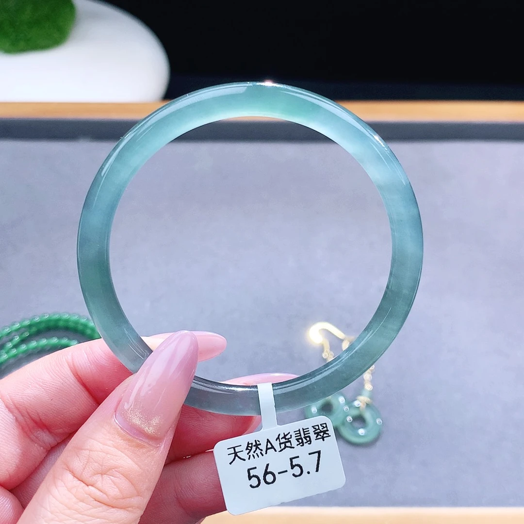 未镶嵌手镯（圆镯）翡翠