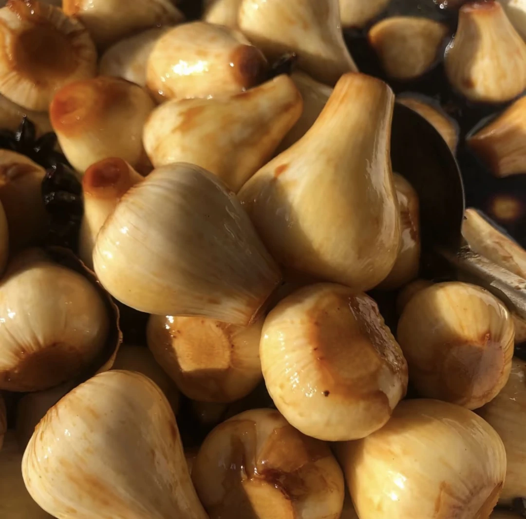 东北农家腌制咸蒜 新蒜新腌制 下饭菜 酱汁咸蒜