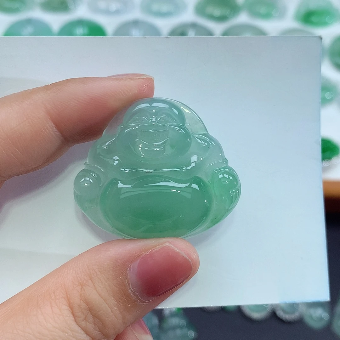 翡翠未镶嵌颈饰佛公