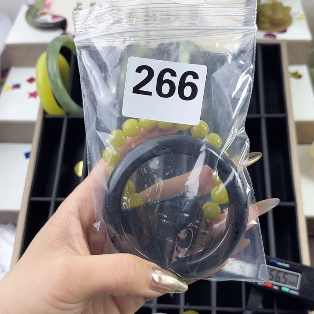 蛇纹石玉手镯未镶嵌宁***莎