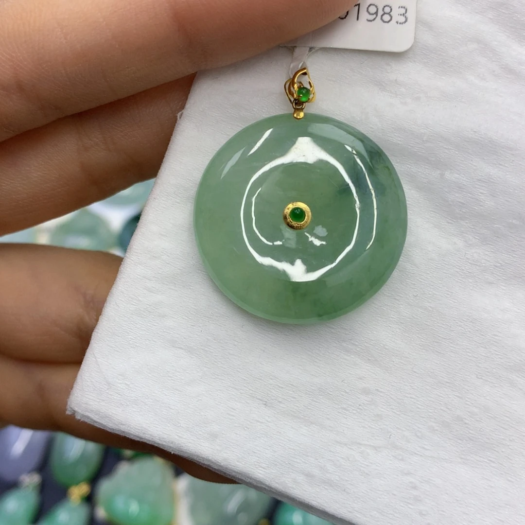 翡翠18K金镶嵌颈饰