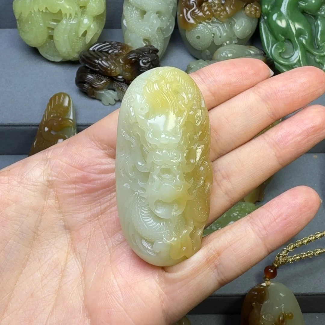 和田玉颈饰未镶嵌崩***鼠