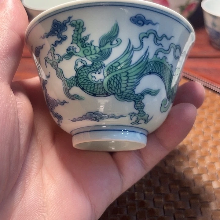 景德镇手绘斗彩绿龙无底款主人杯