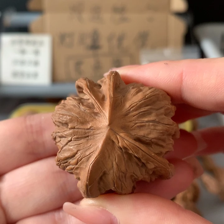 健***活吊坠文玩核桃异形单只，有瑕疵