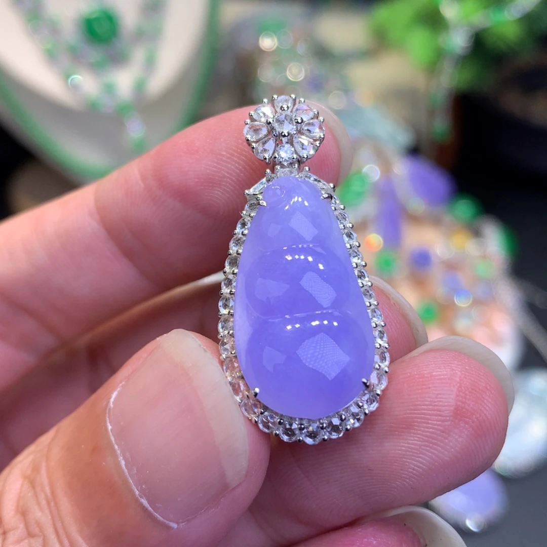 颈饰18K金镶嵌翡翠