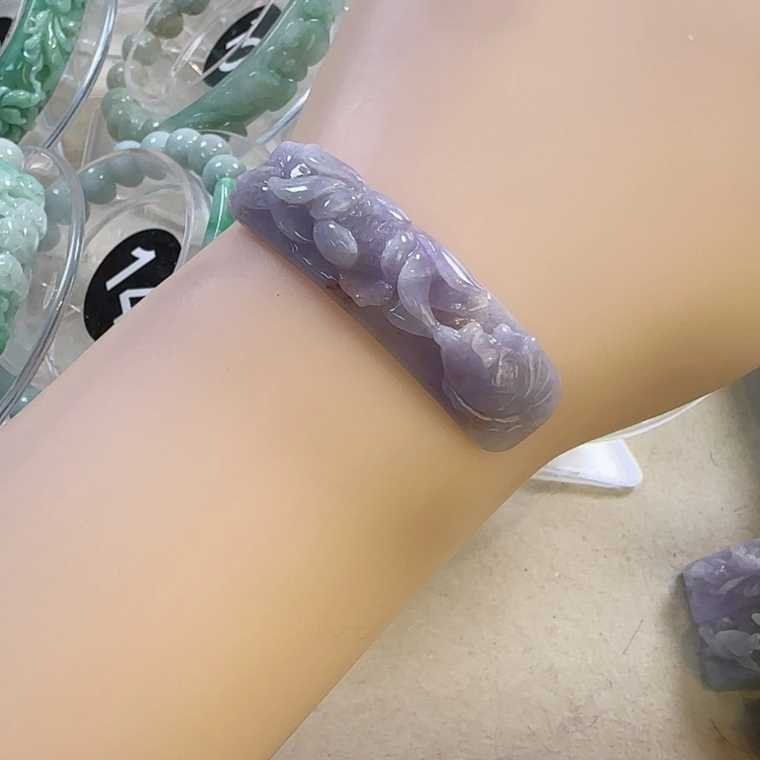 祎***u翡翠未镶嵌颈饰手牌