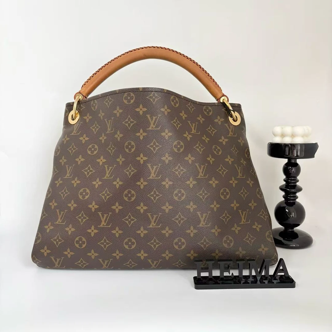 95新 LouisVuitton/路易威登 16047018 arsty小号 CR2130 42*30