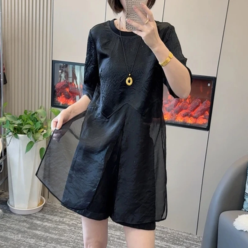 2025新款时尚潮流夏季圆领肩压皱绸缎面拼接网纱料上衣女短袖衬衫