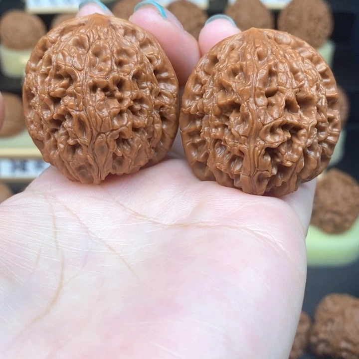 文玩核桃吊坠水龙纹