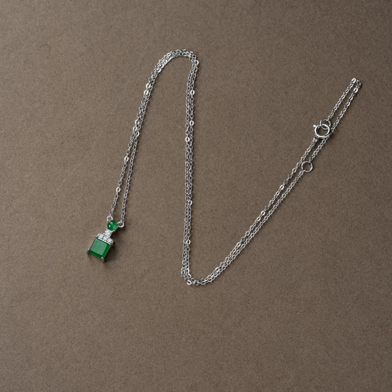 【琼露】精选满绿翡翠方牌银镶项链