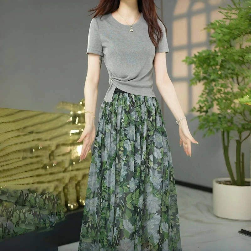 素订女装原创品牌旗舰店夏季不规格特色T恤+时尚印花半身裙套装