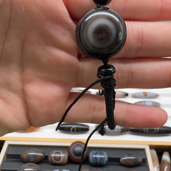 石英质玉合金颈饰