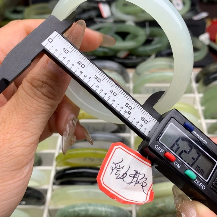 蛇纹石玉未镶嵌手镯748