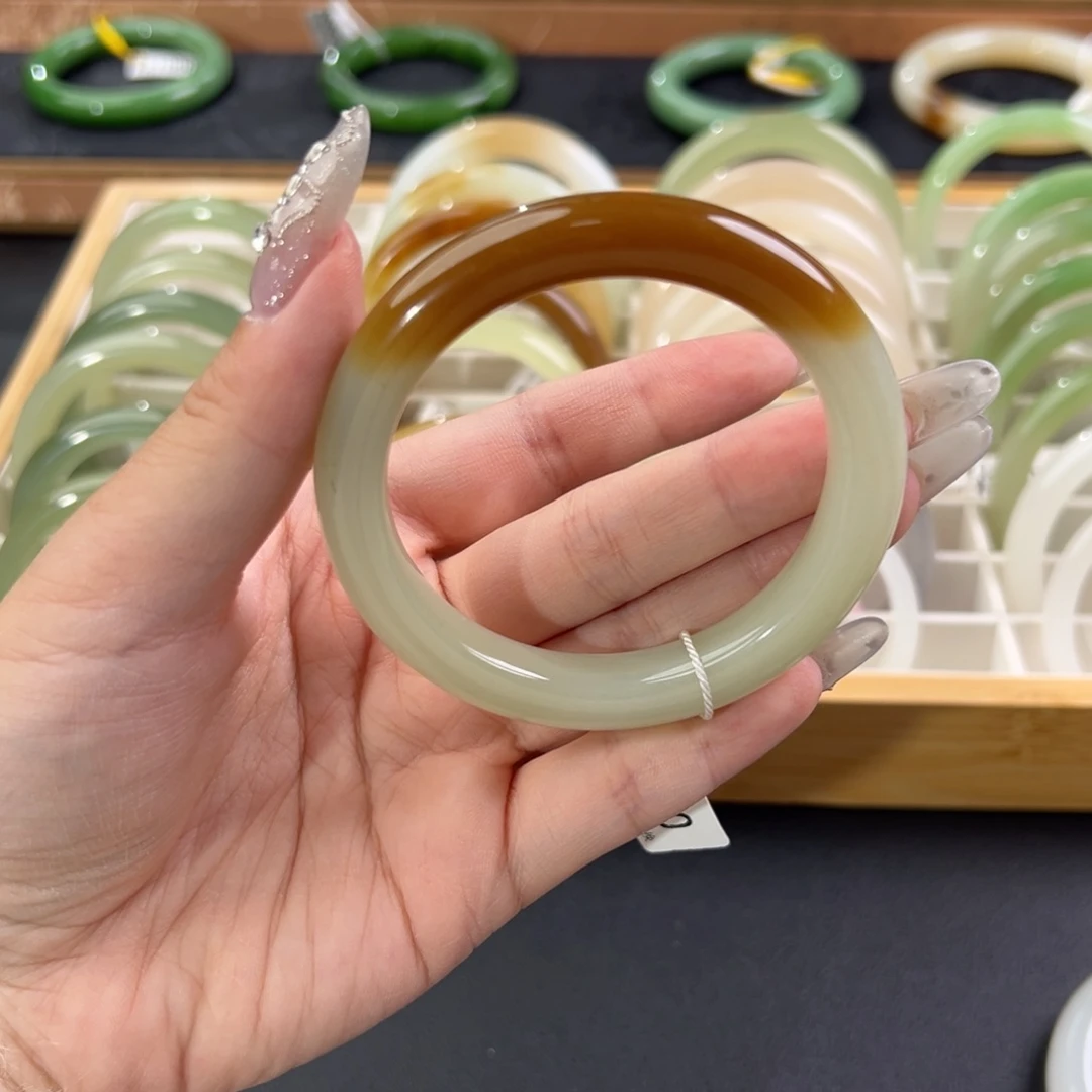 和田玉未镶嵌手镯且末老红糖