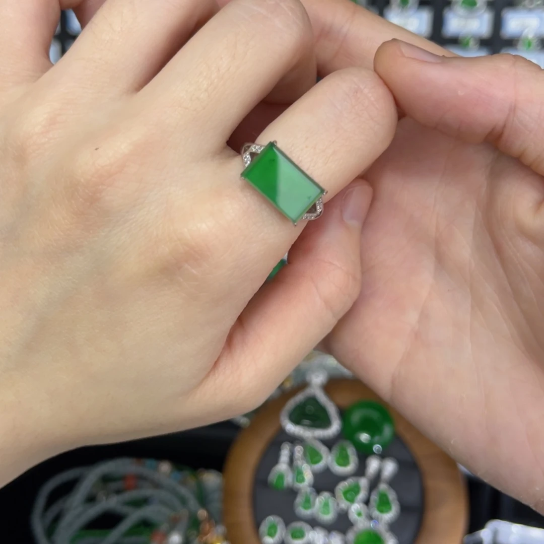 翡翠戒指银S925镶嵌翡翠戒指