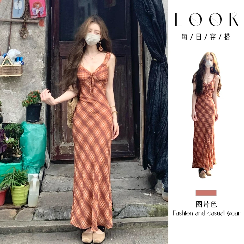 多巴胺夏季衣服裙子女2025新款气质修身收腰吊带连衣裙长裙小个子