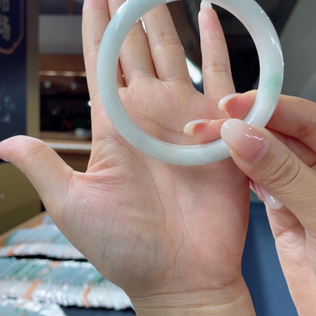 翡翠手镯未镶嵌?***贝买断