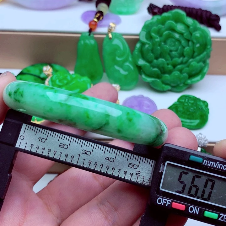 翡翠未镶嵌手镯……