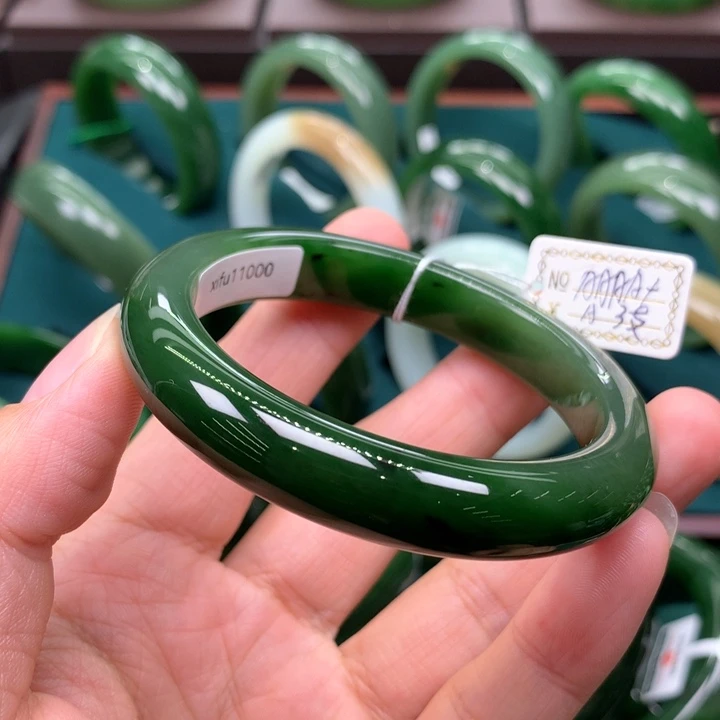 未镶嵌手镯和田玉（碧玉）