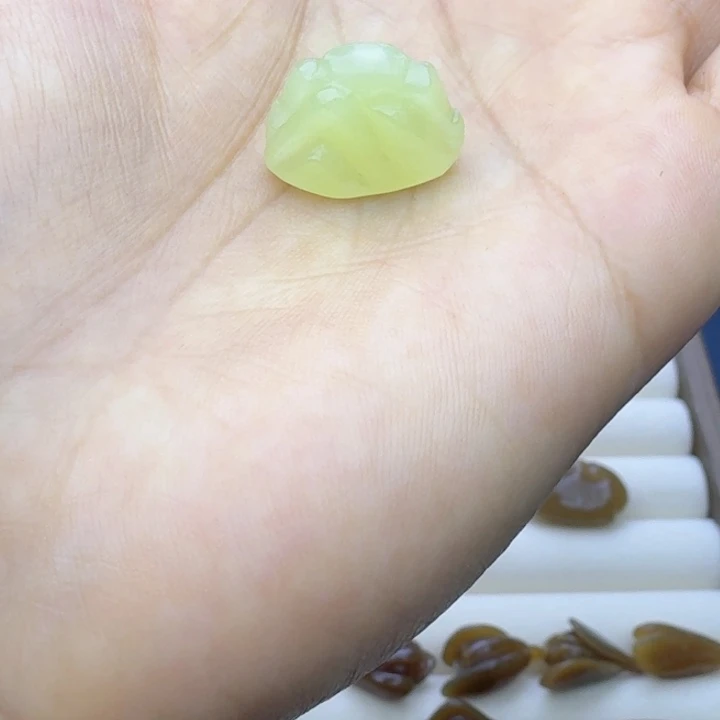 落****和田玉（糖玉）未镶嵌车挂