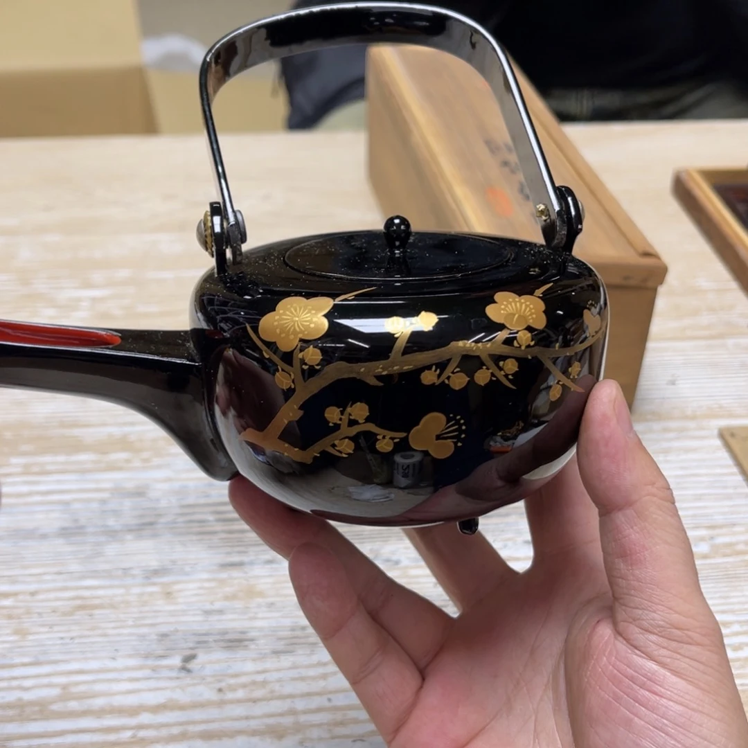 瓷片释*密密麻麻地排列着一个大