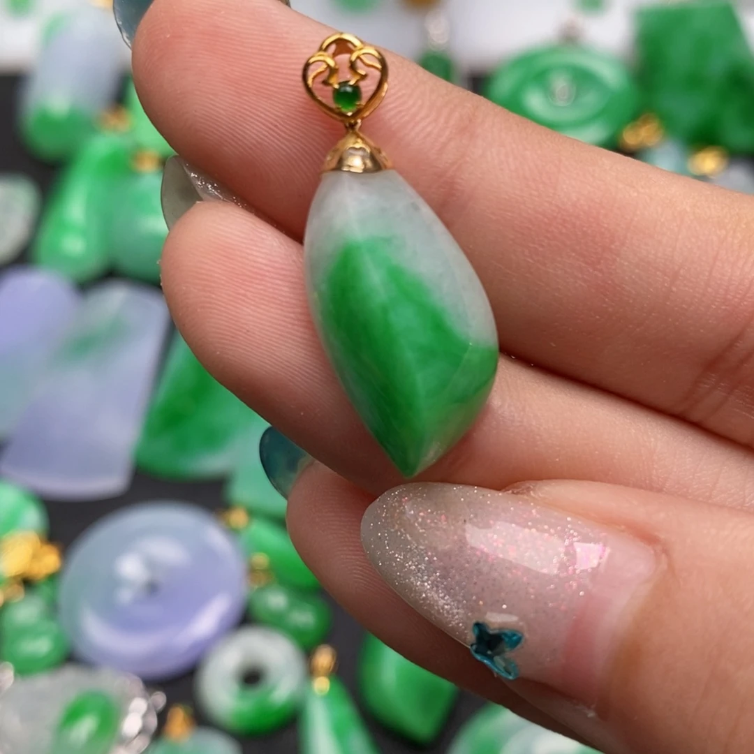 颈饰18K金镶嵌翡翠翡翠