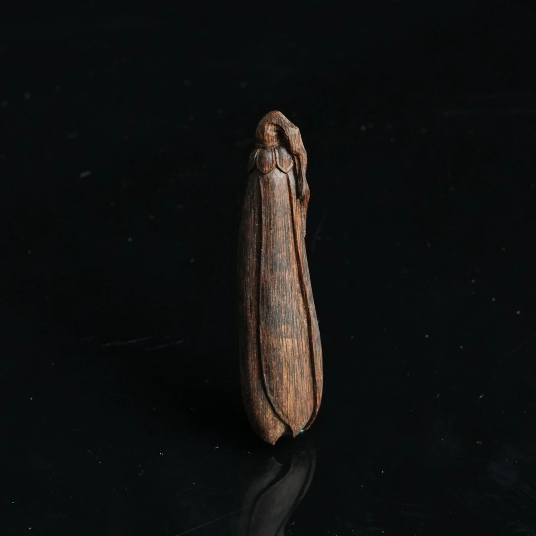 A2986 加不拉沉香沉水兰花吊坠 5.63x1.42x1.02cm 4.76g