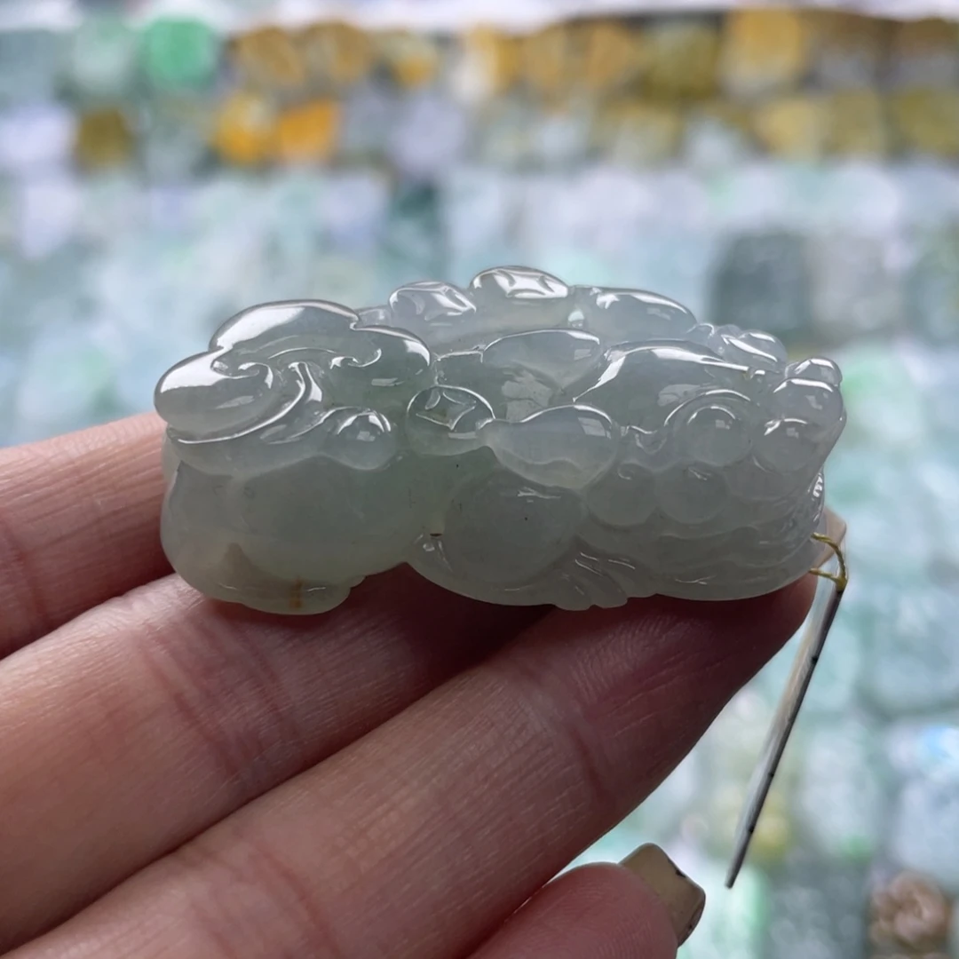 翡翠未镶嵌颈饰貔貅