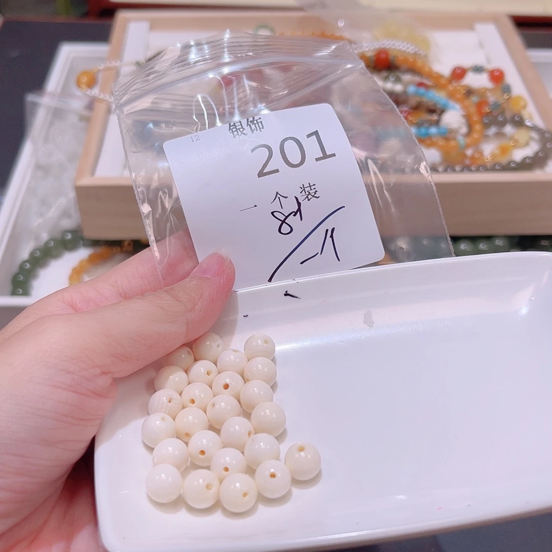 未镶嵌珠宝半成品水晶201 。