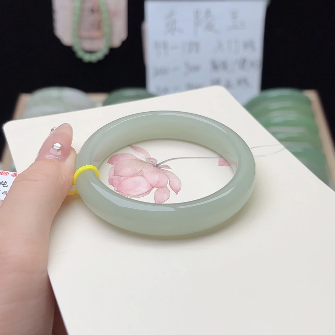 石英质玉手镯未镶嵌56