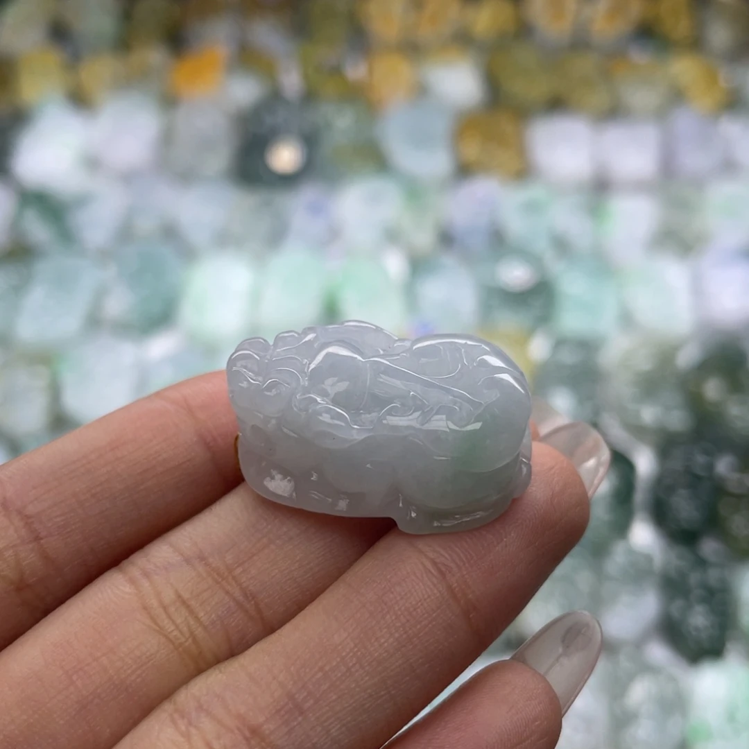 翡翠未镶嵌颈饰貔貅