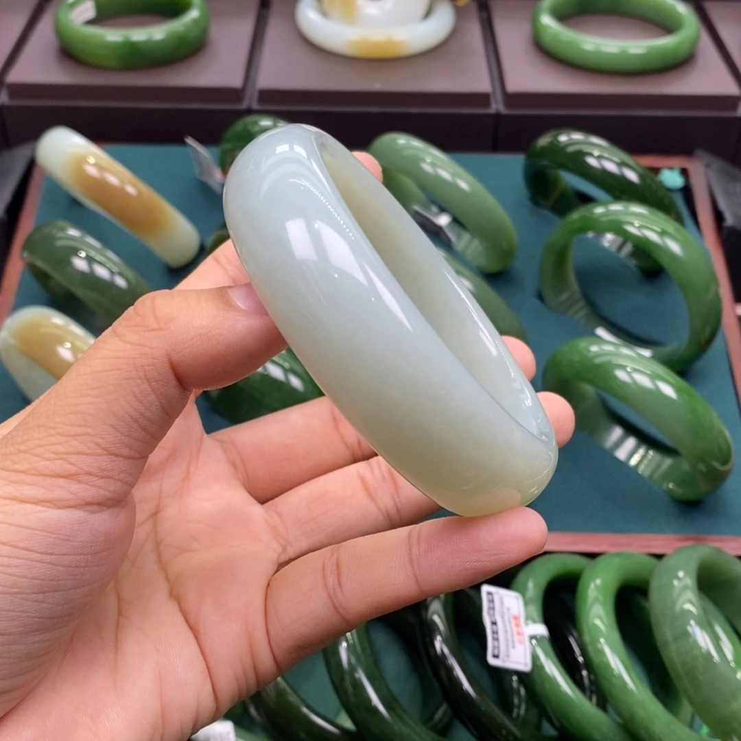 和田玉（碧玉）未镶嵌手镯