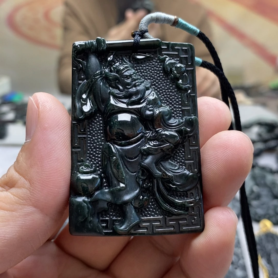 翡翠未镶嵌颈饰钟馗