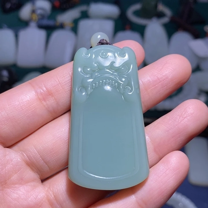 和田玉颈饰未镶嵌粉青守护牌