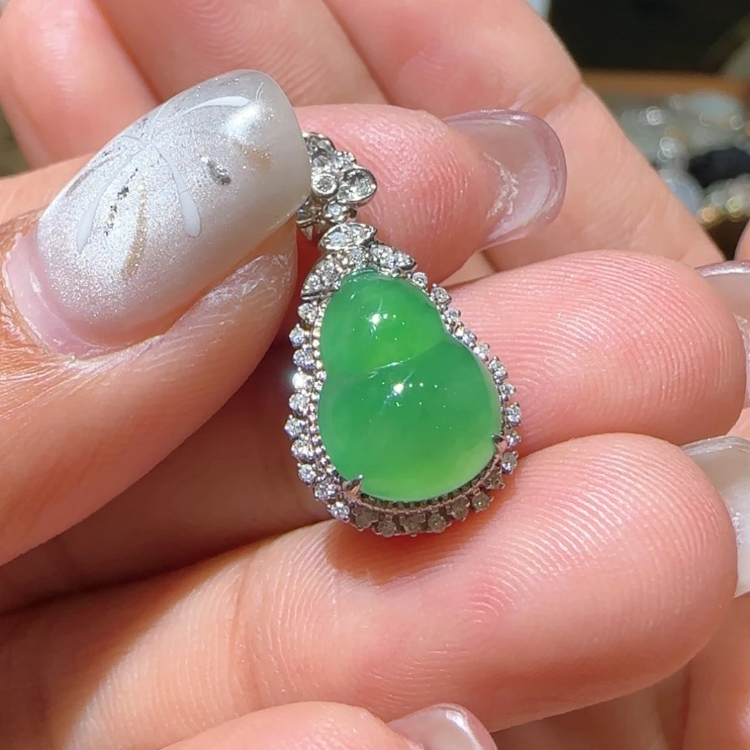 【闪购商品】翡翠颈饰18K金镶嵌是**呀缅甸