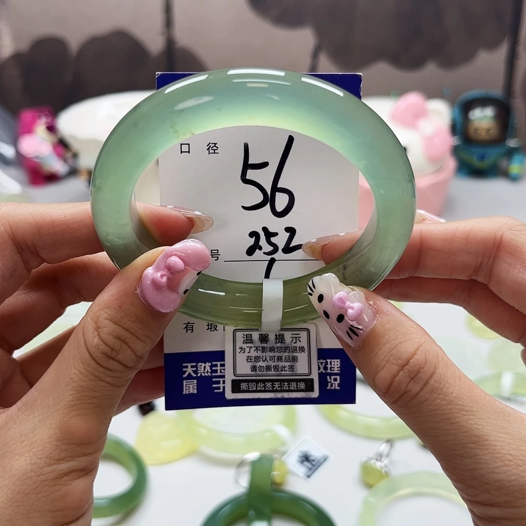 未镶嵌蛇纹石玉吊坠