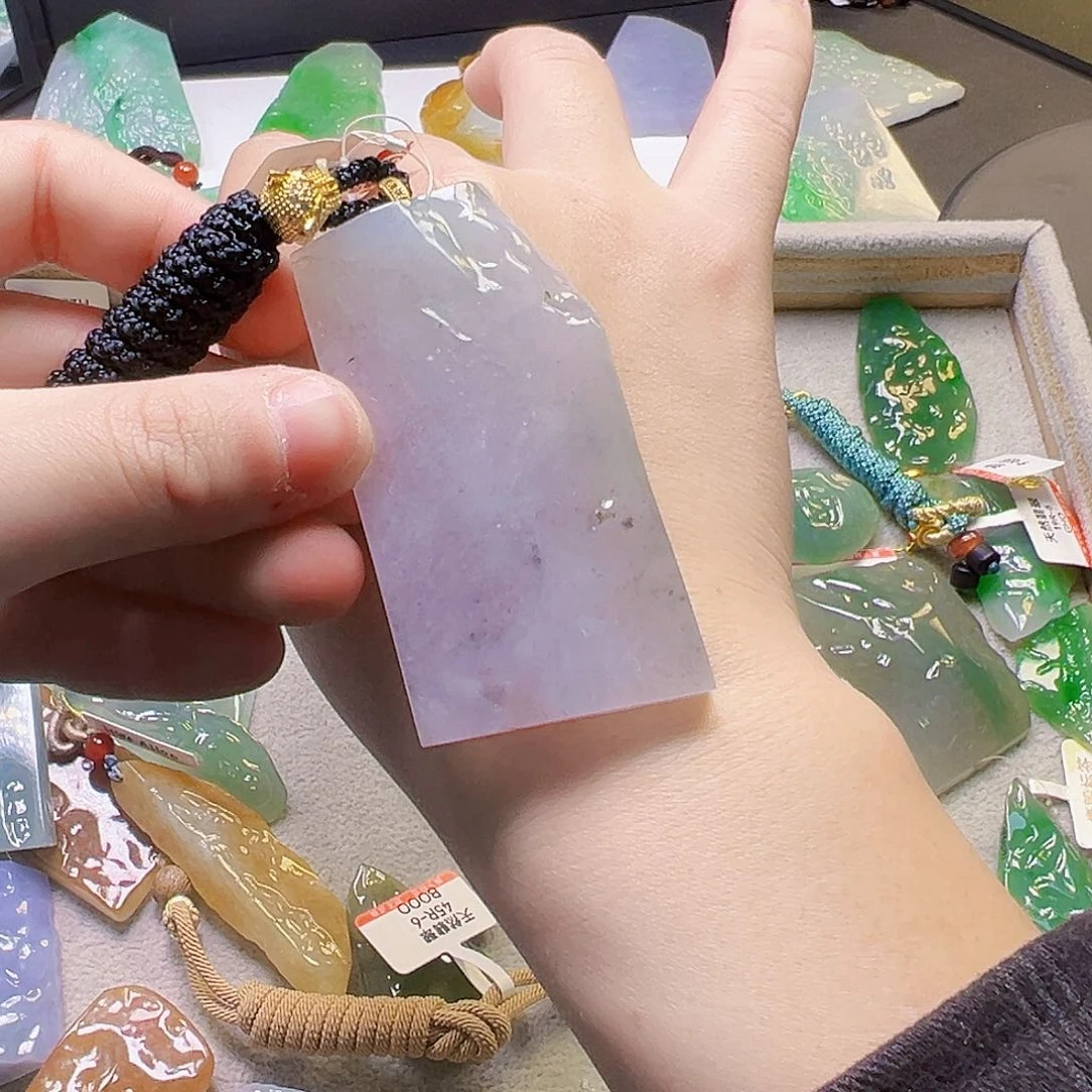 翡翠吊坠(赠链)未镶嵌