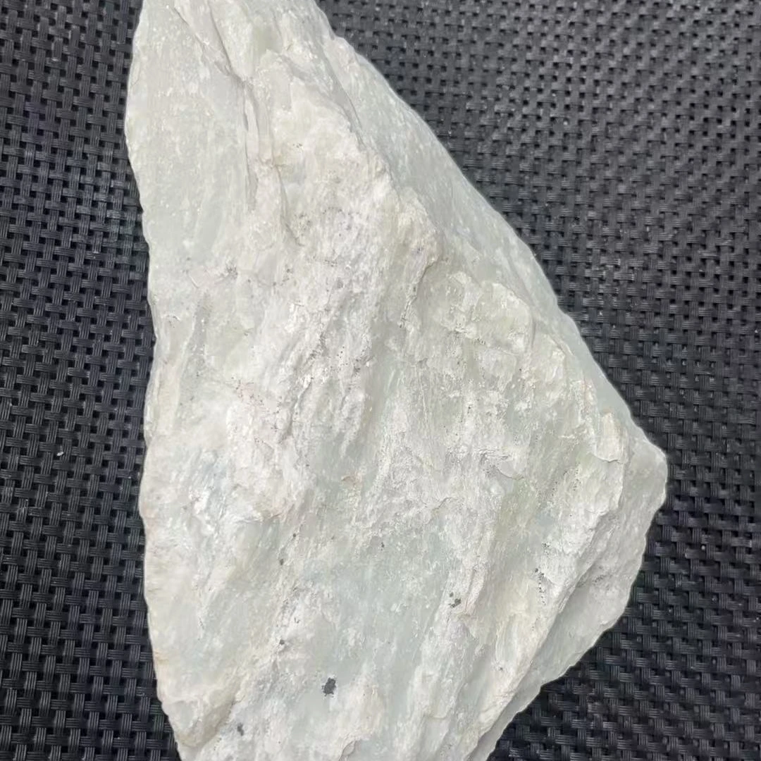 新疆精品和田玉山料