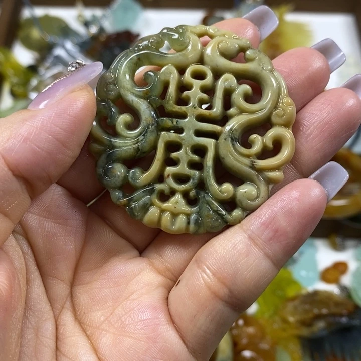 蛇纹石玉未镶嵌吊坠