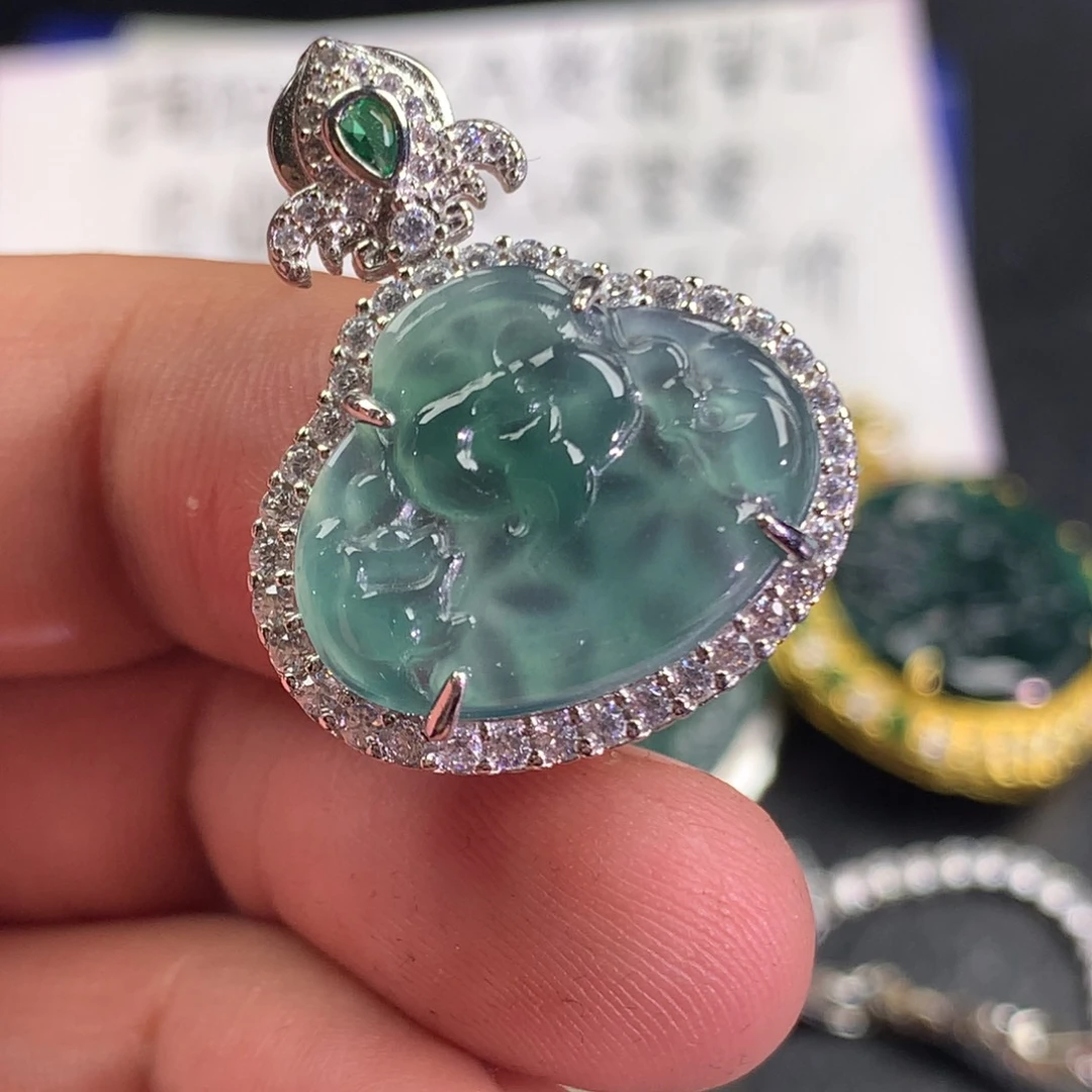 翡翠未镶嵌颈饰财神