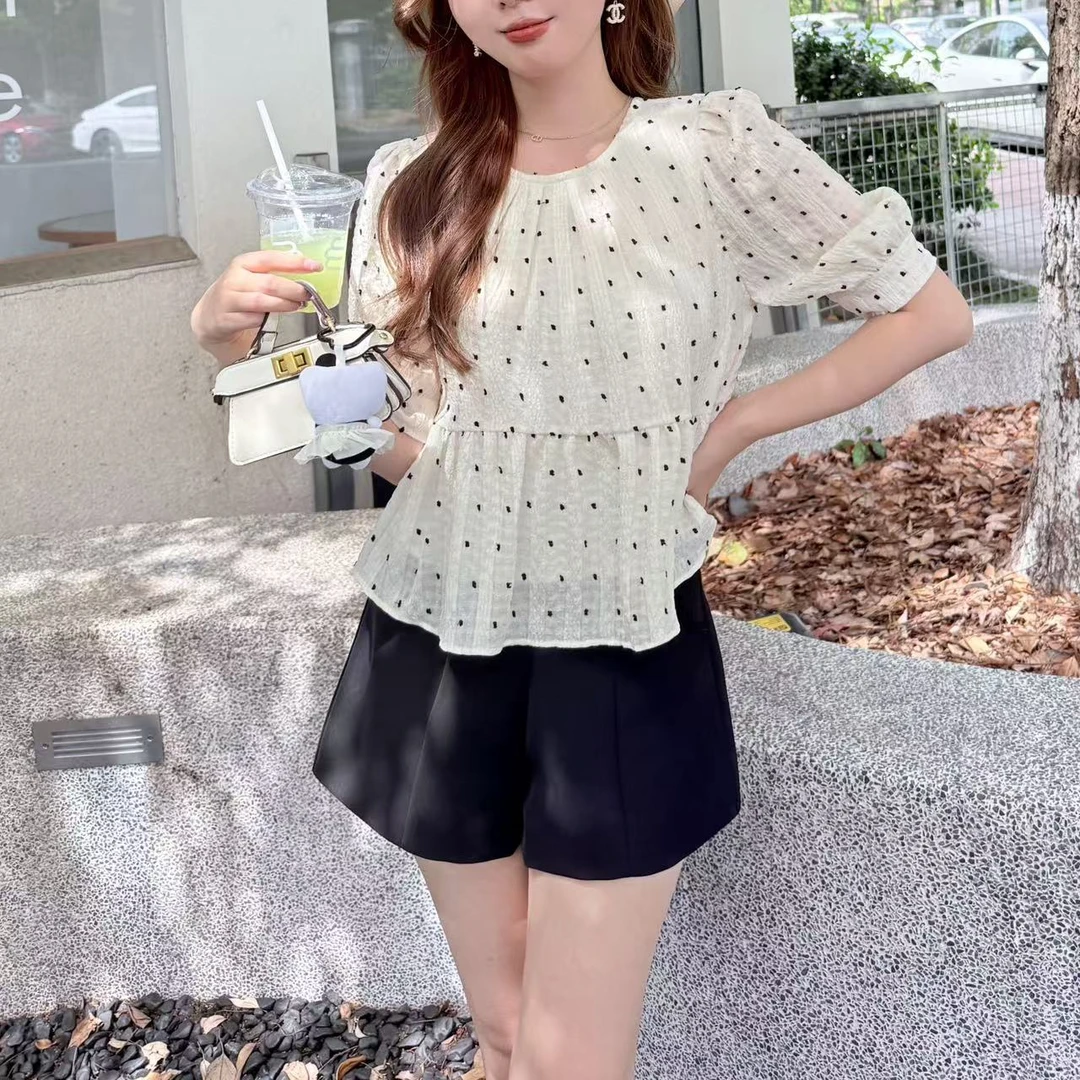 THE YIIX【点点星辰】 点点短袖U领小衫女法式荷叶边上衣短裤套组