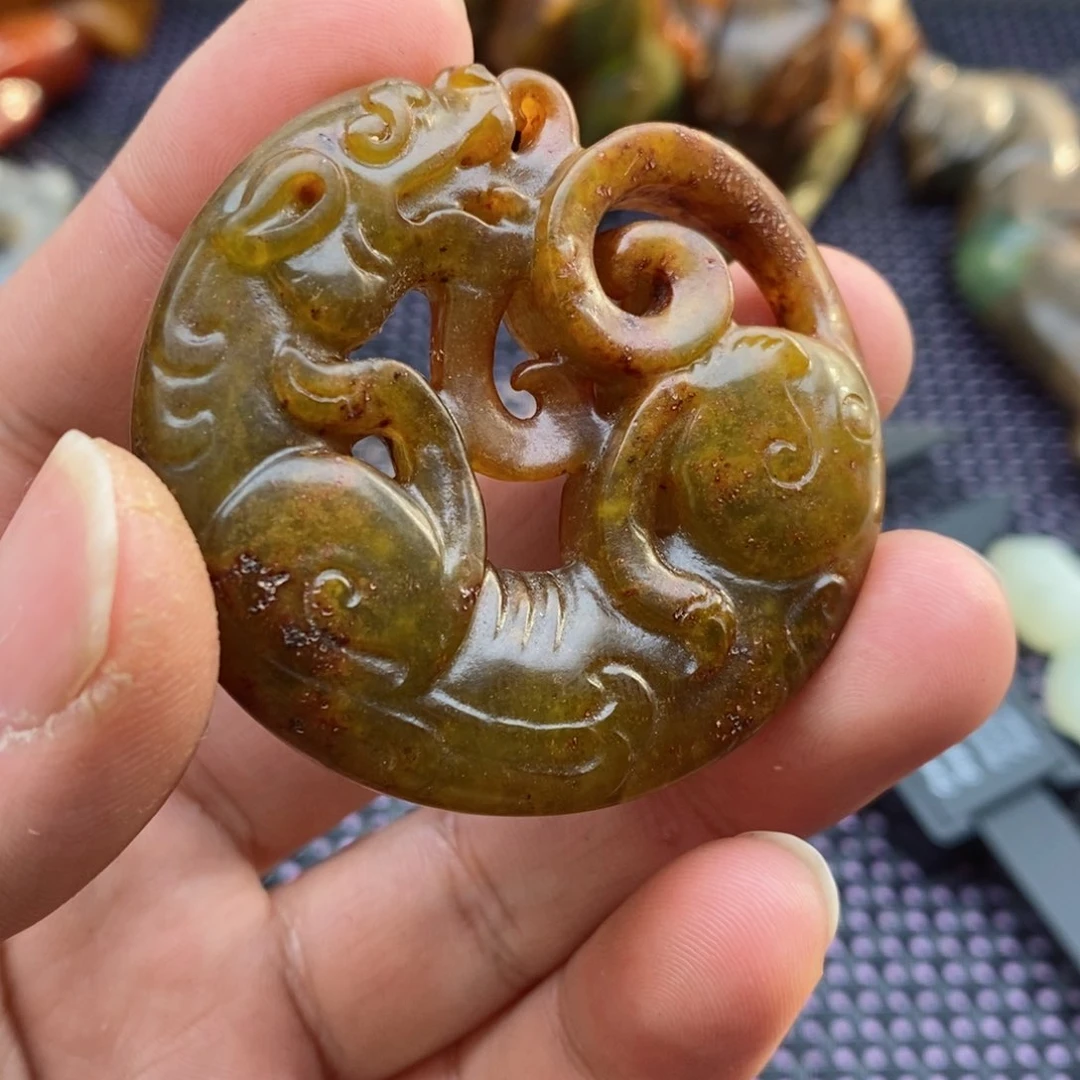 蛇纹石玉颈饰未镶嵌