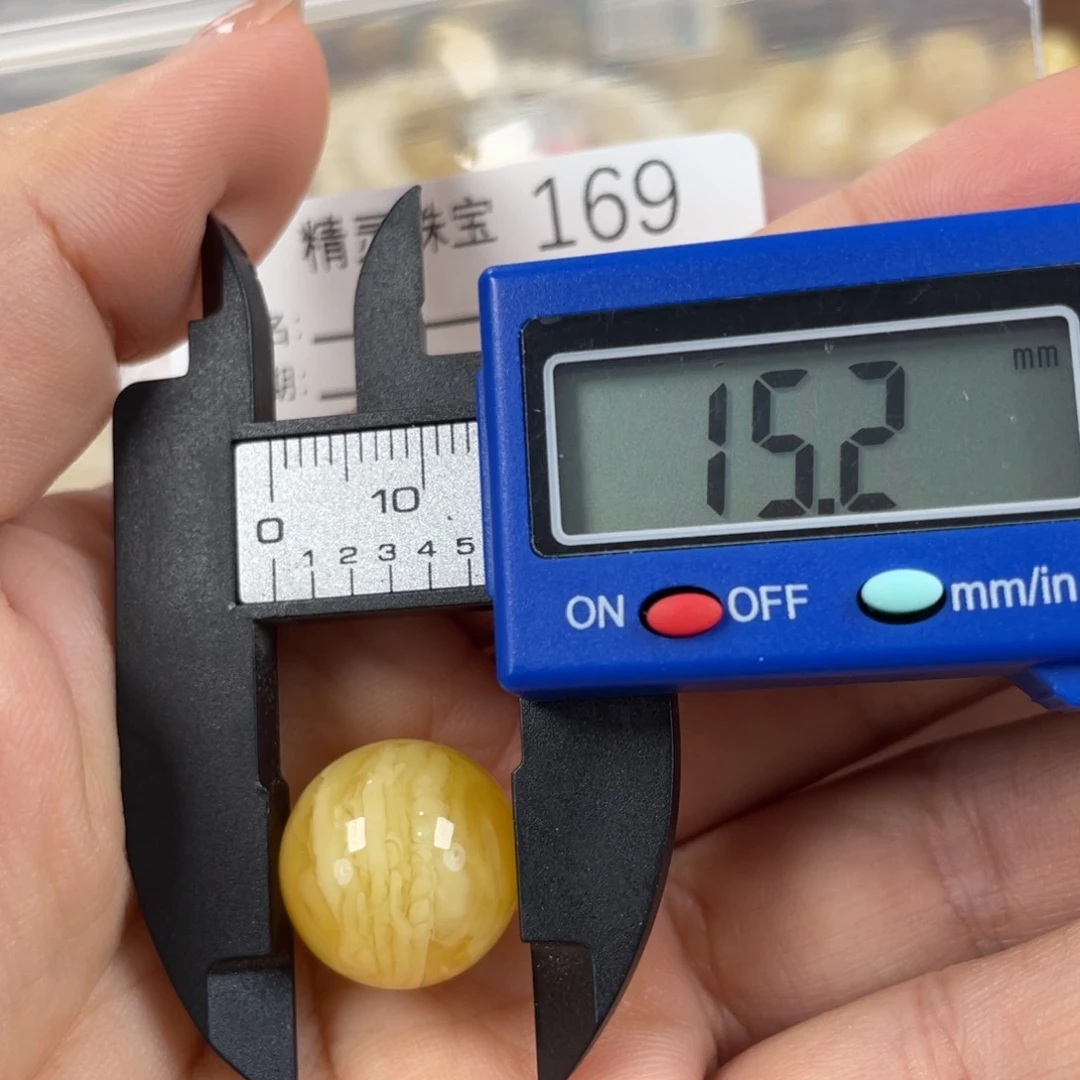 未镶嵌琥珀珠宝奇石