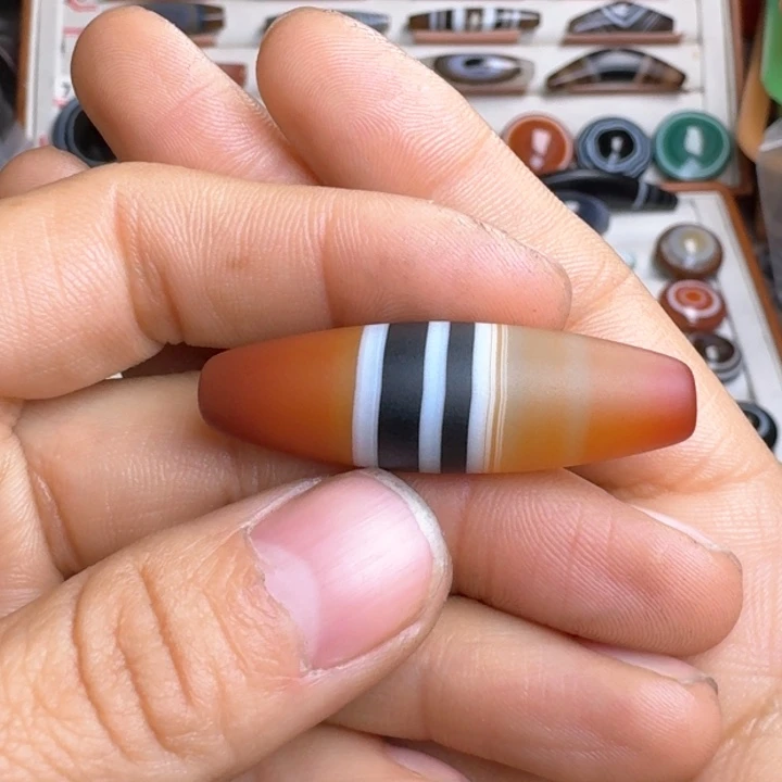 玛瑙/玉髓颈饰未镶嵌燕*堂