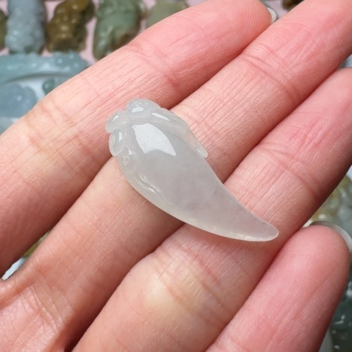 翡翠未镶嵌颈饰小冰件