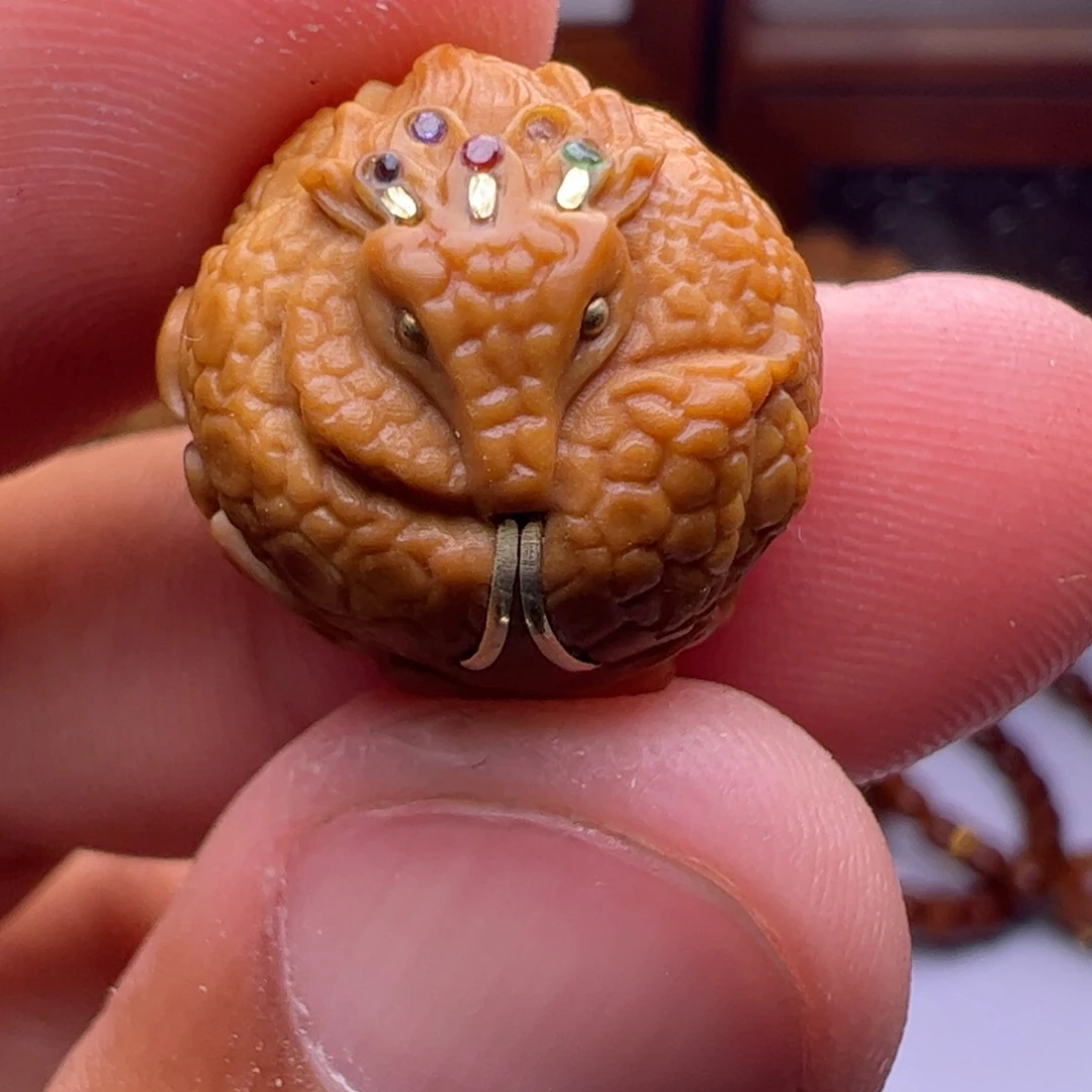 吊坠猴头核桃精工满镶嵌蛇女