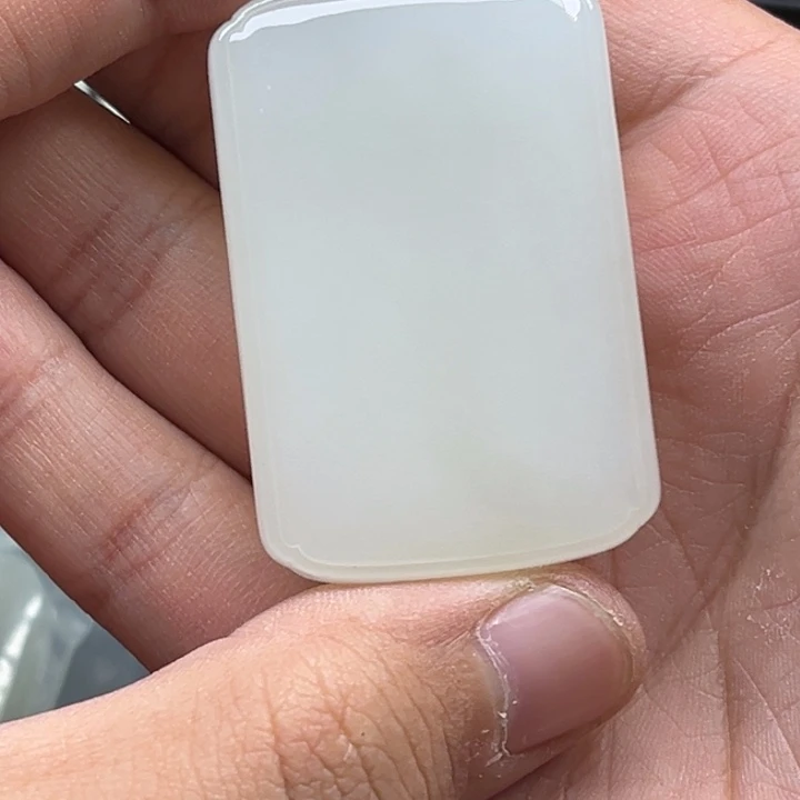 罐***瓶颈饰未镶嵌和田玉