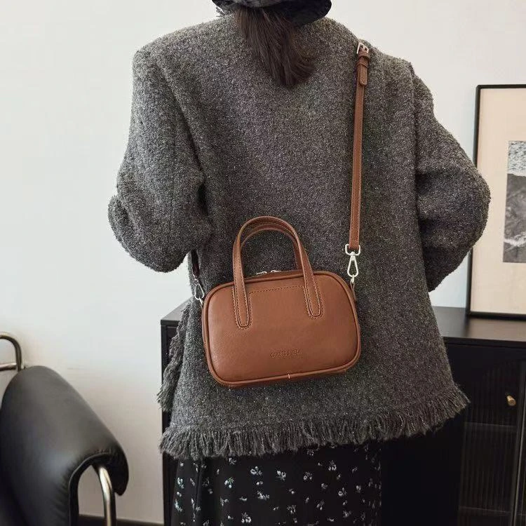 贰壹新款女包时尚小众简约斜挎包