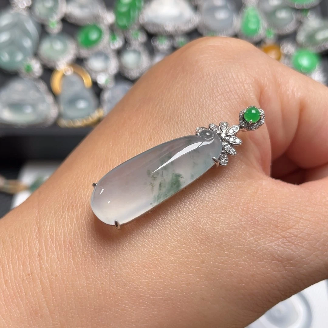 翡翠颈饰18K金镶嵌福瓜