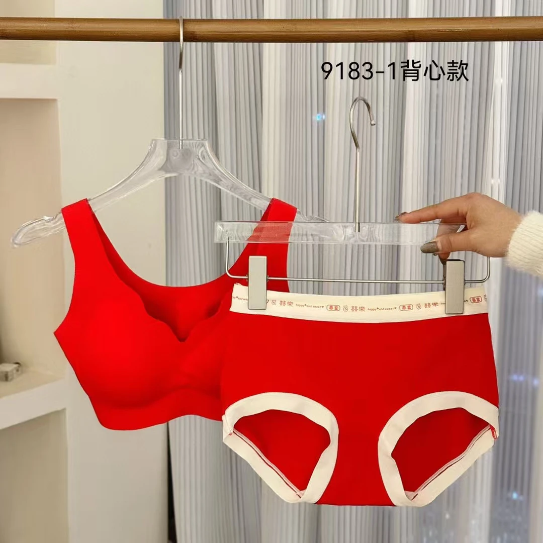 9183 红色女套装